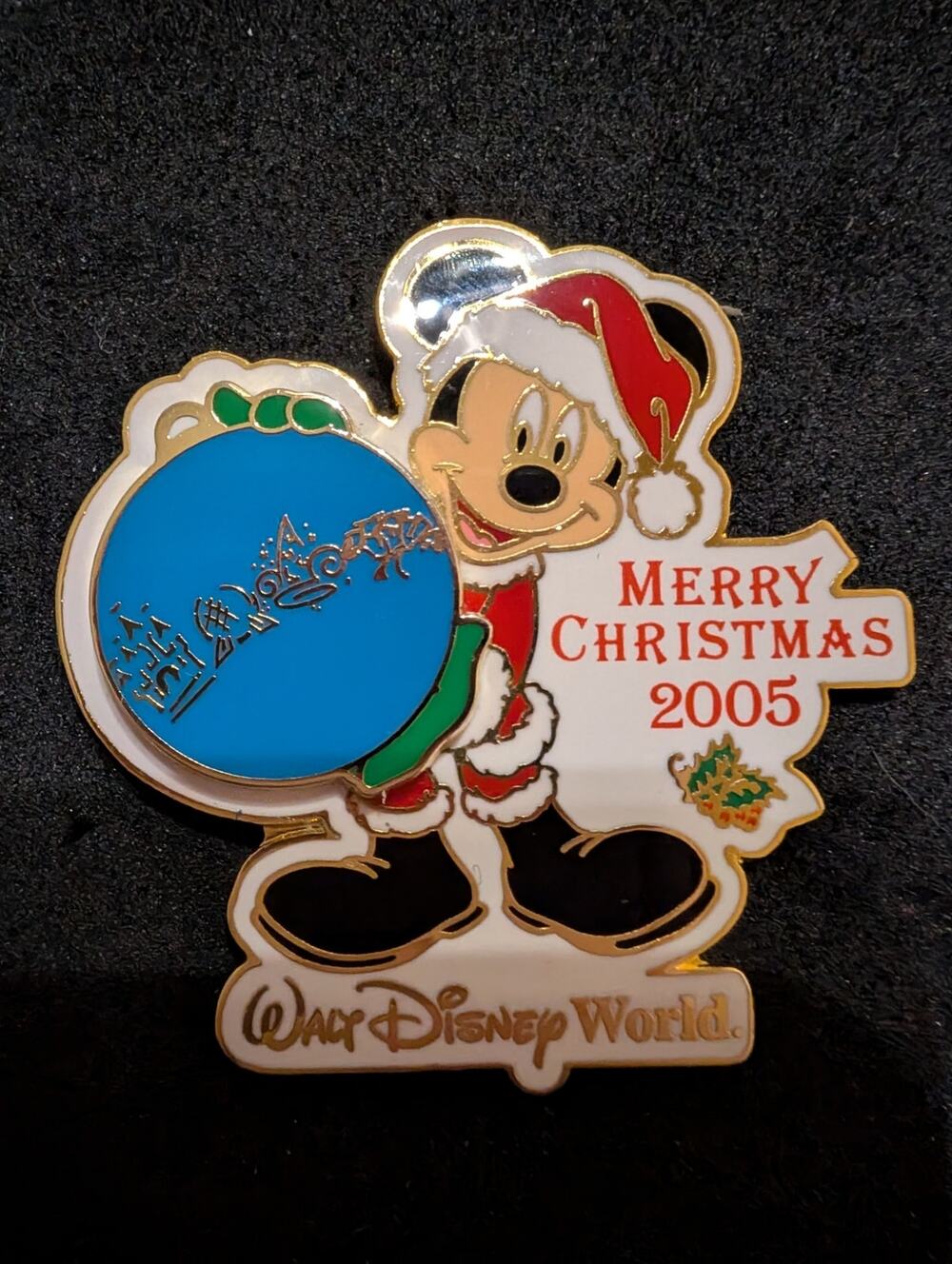 WDW Mickey Mouse dressed as Santa Merry Christmas 2005 LE 4000 Disney Pin